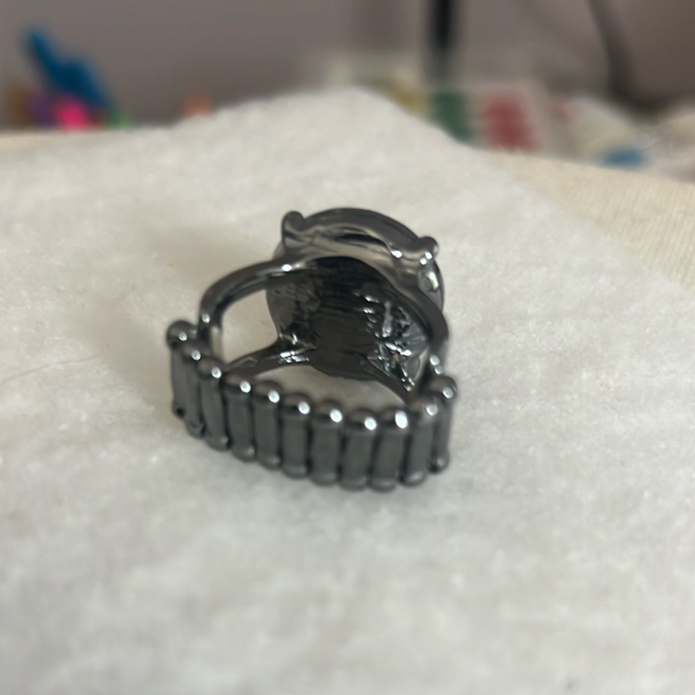 Chic Silver Pyramid Ring - Picture 2 of 3